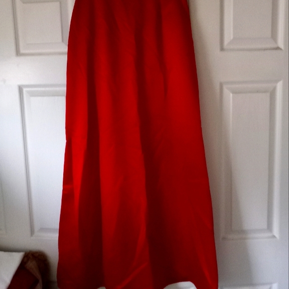 Red ball gown skirt - Picture 1 of 3